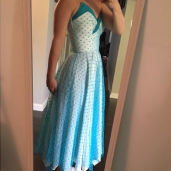 Vintage Blue strapless gown with fully lined fabric and flowing hem - Picture 3 of 8